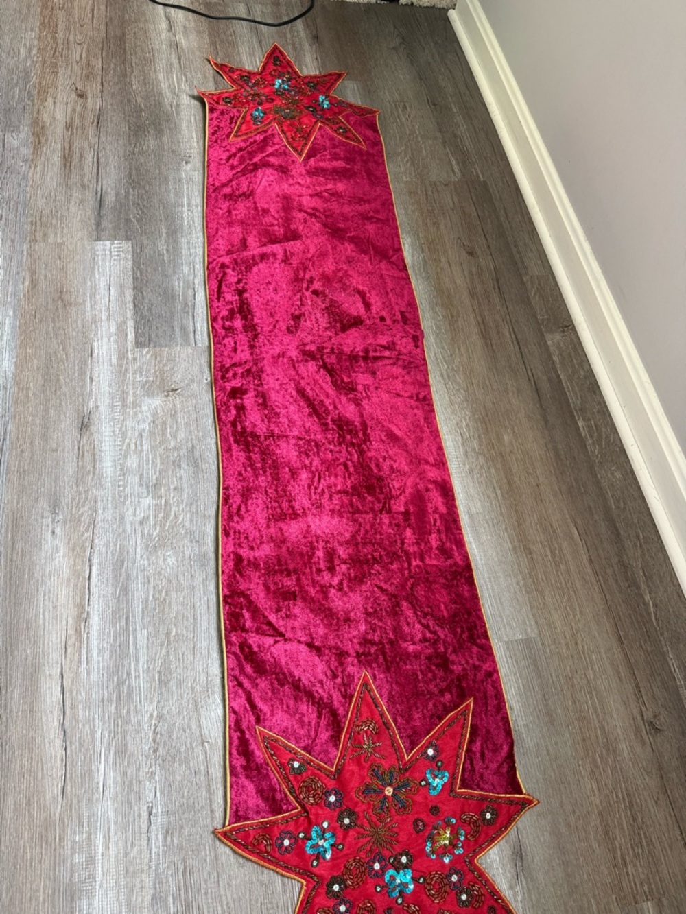 Pier 1 Jeweled Star Table Runner Beads Sequins Christmas Holiday Multi Color